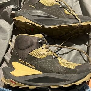 Men’s Salomon Goretex Elixir size 9